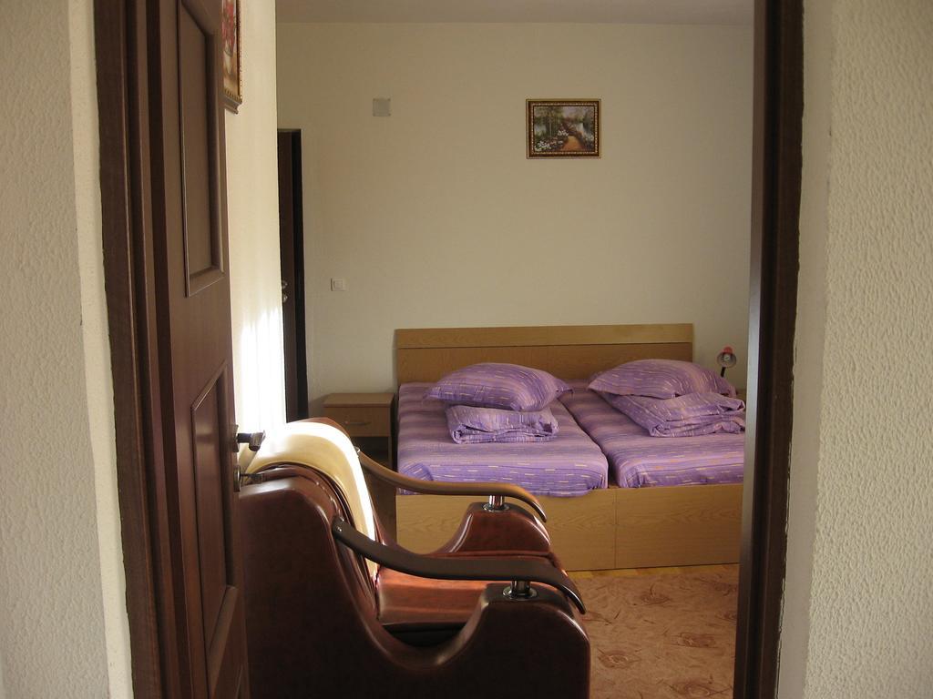 Pensiunea Pomi -Oesti Hotel Albestii Paminteni Kamer foto