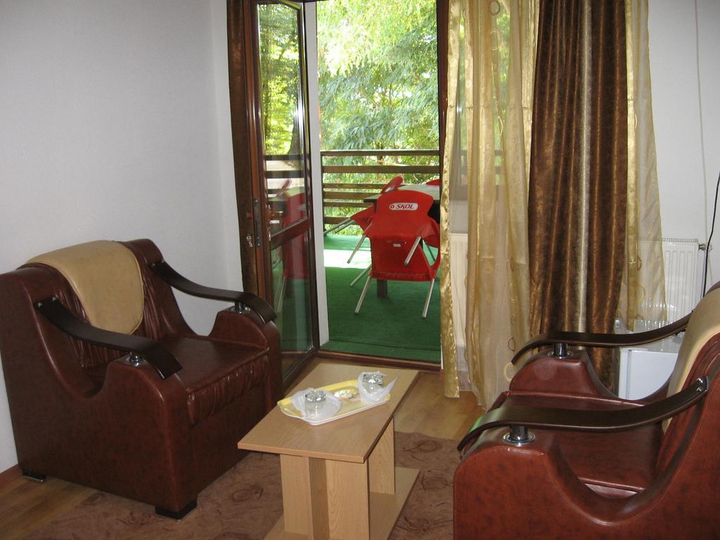 Pensiunea Pomi -Oesti Hotel Albestii Paminteni Kamer foto