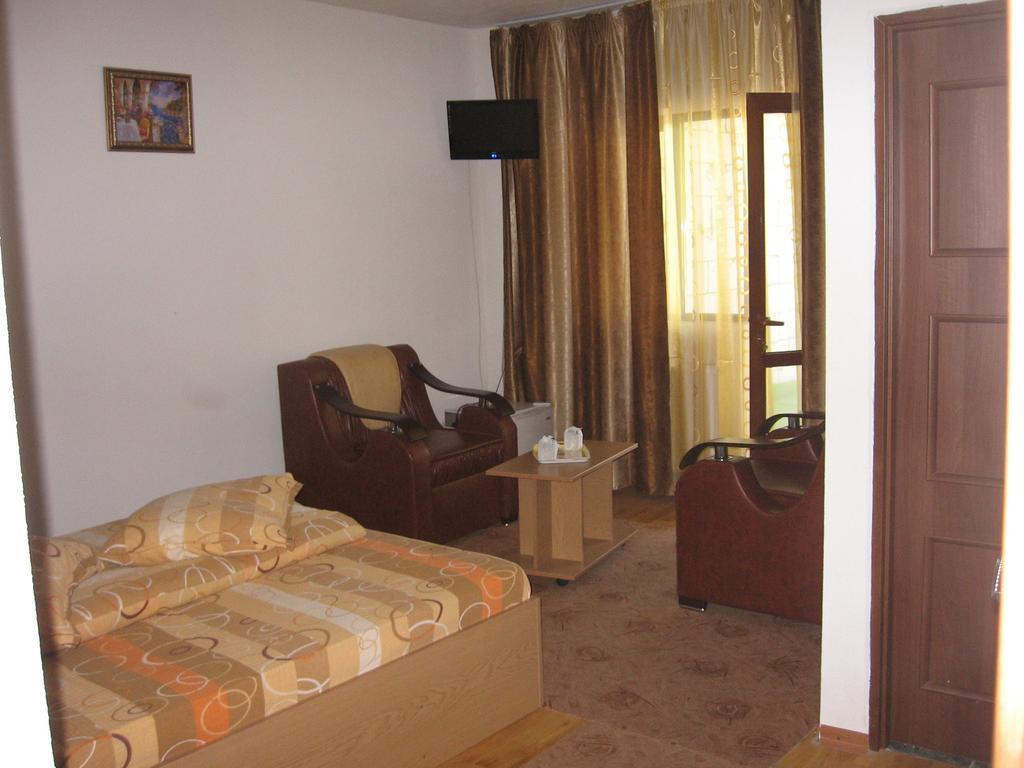 Pensiunea Pomi -Oesti Hotel Albestii Paminteni Kamer foto